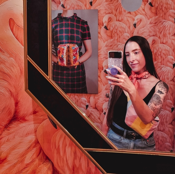 Meet your Posher, Ariel - Picture 2 of 2